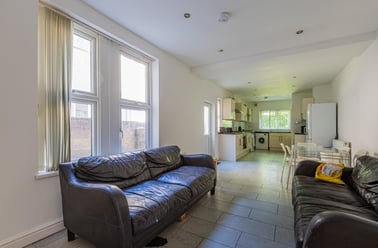 Colum Road, Cathays, Cardiff - Image 3